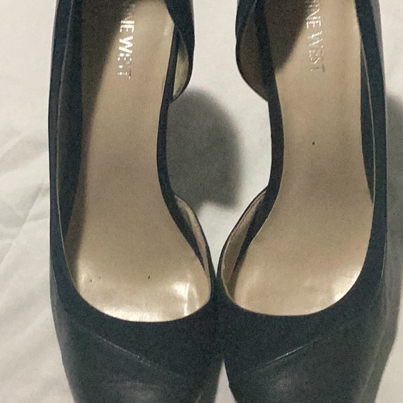 Office stunner! Nice West leather and suede low dip side for dramatic sexy. - Picture 5 of 5